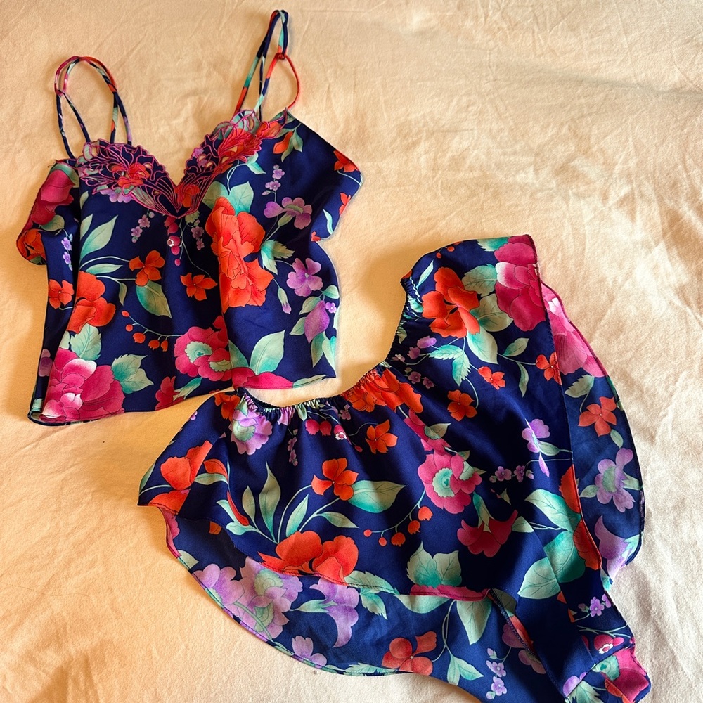 Victoria's Secret Gold Label Sleep Set
